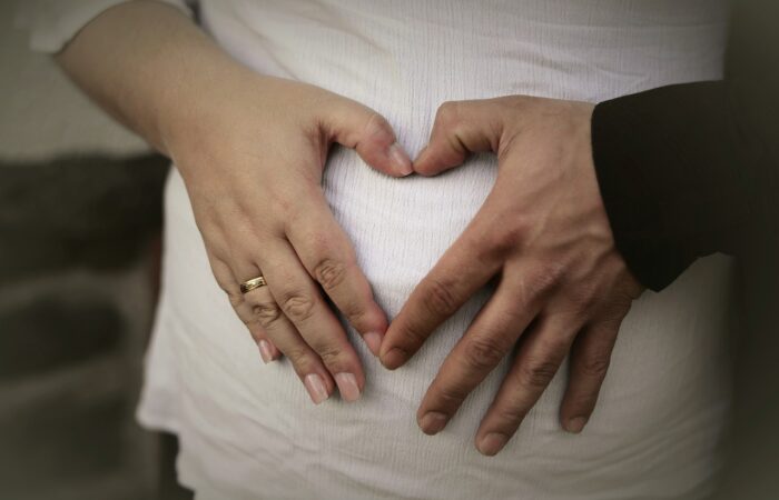 Famille_:_Trouver_la_différence_entre_les_symptômes_menstruels_et_les_premiers_signes_de_grossesse